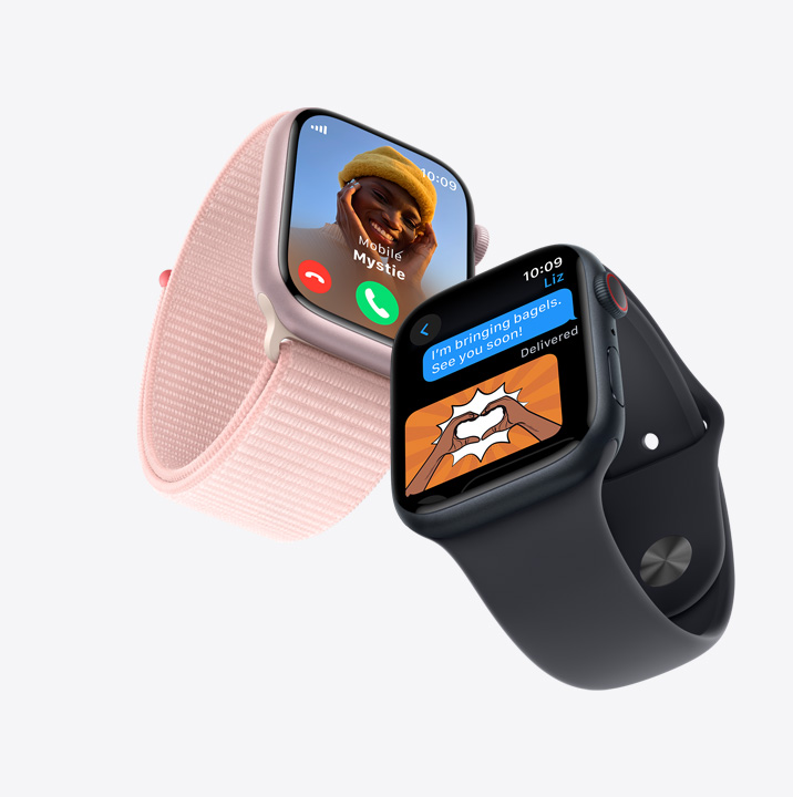 Dvoje hodinky Apple Watch Series 9. Na prvních je zobrazený příchozí hovor. Na druhých je zobrazená konverzace v textových zprávách.