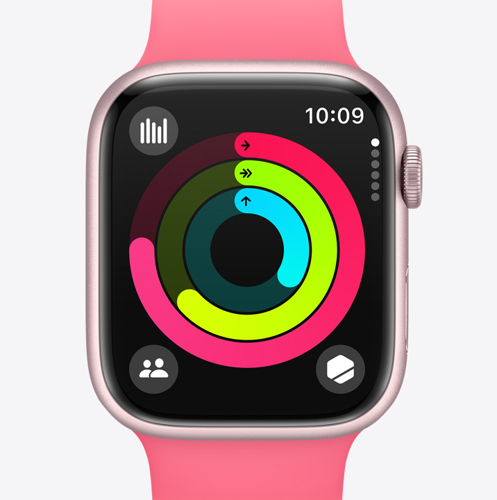 Un Apple Watch Series 9 pe care se vede aplicația Activitate indicând progresul pe cercurile Mișcare, Antrenament și Stat în picioare.