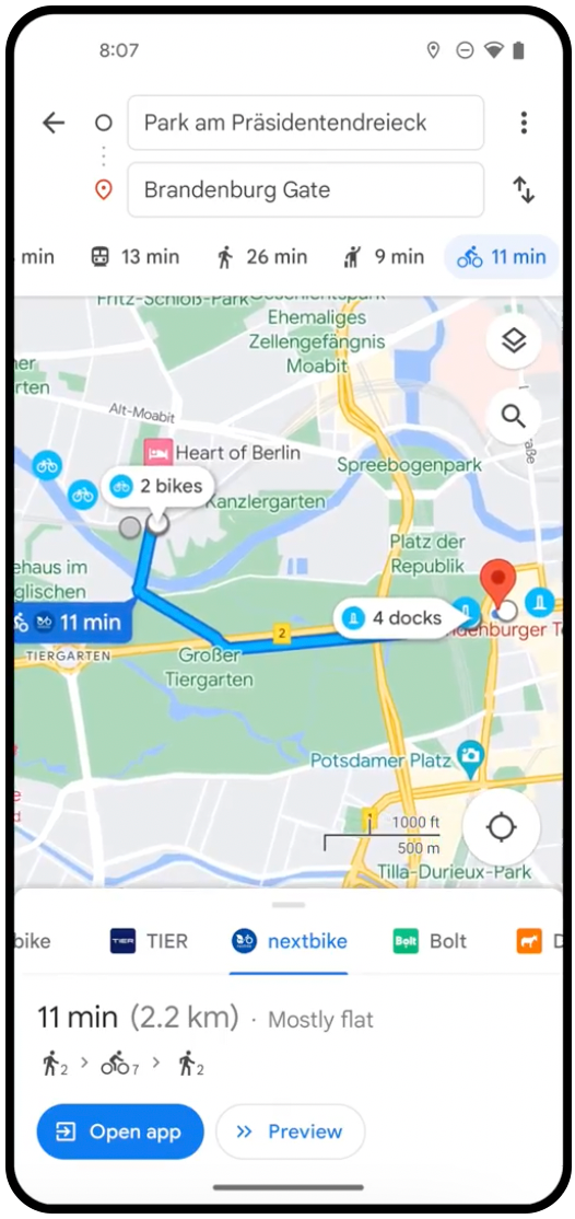 Interfaz de usuario de Google Maps con opciones de bicicletas y monopatines compartidos