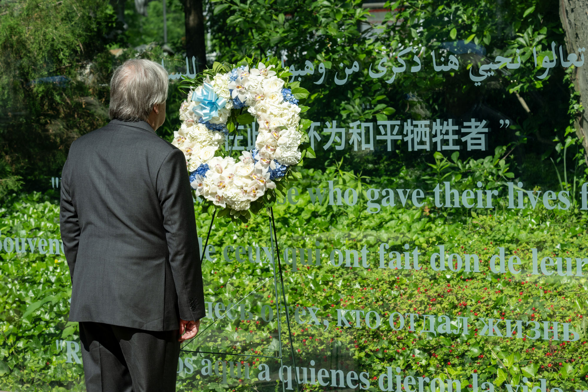 Secretary-General António Guterres attends the wreath laying ceremony in honour of fallen Peacekeepers at the Peacekeeping Memorial at UN Headquarters. UN Photo/Mark Garten