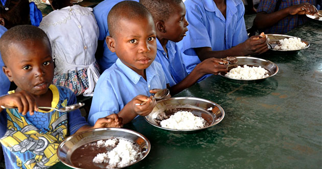 Children in Haiti eating rice